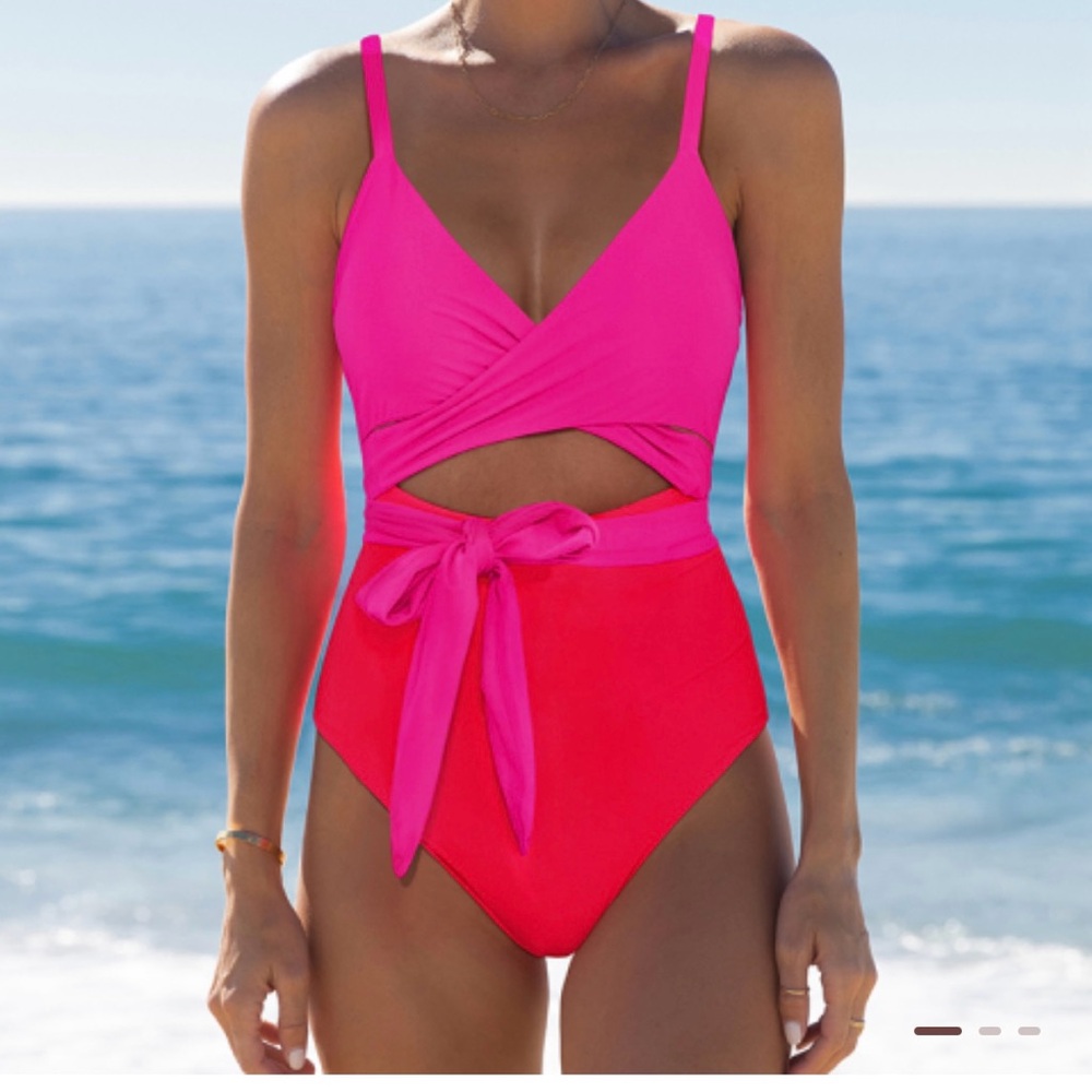 Women’s one piece swimming suit